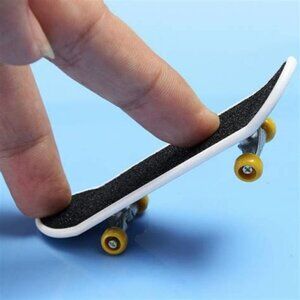 New in Package Housefight Snappy Yellow Fingerboard Kit Mini skateboard kit